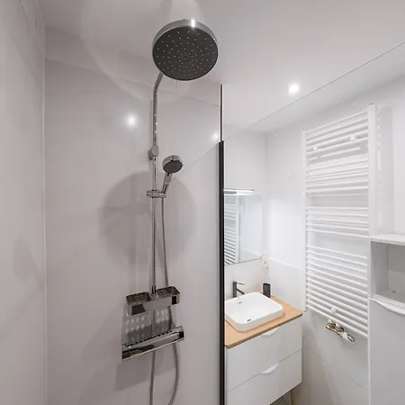 Apartment With Hinterland Views, Cleaning Included *