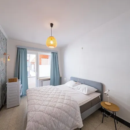 Flat In Belgium Near Seafront Views, Cleaning Included Apartment *